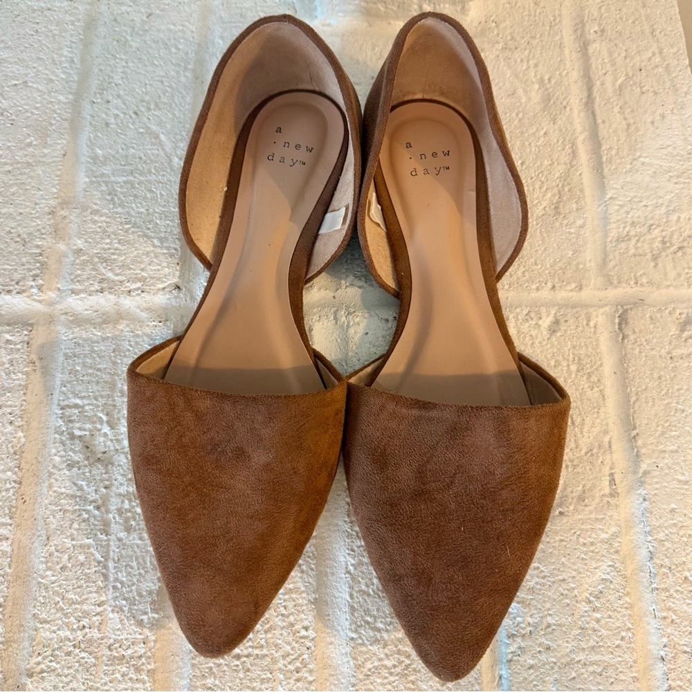 A New Day Women's Tan Pointed Flats